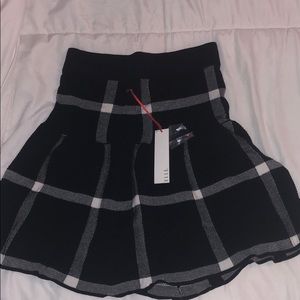 Elle stretchy skirt NWT